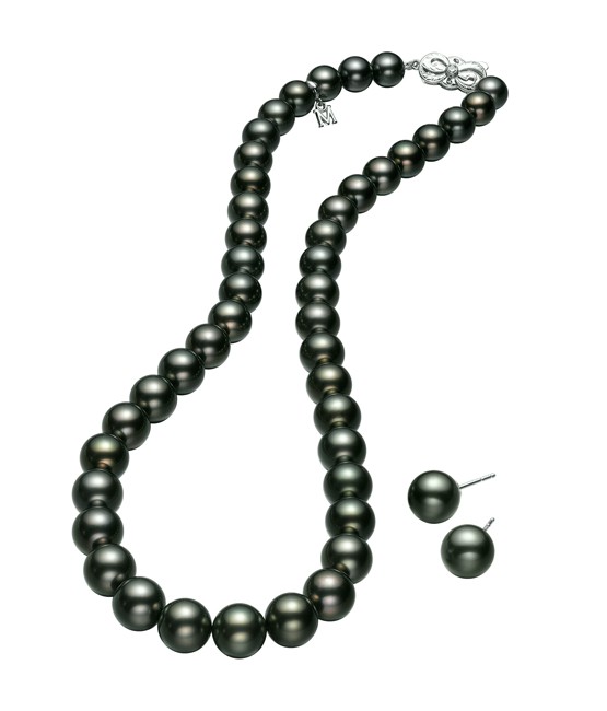 Black South Sea Special Edition Strand and stud Earring Set of Mikimoto.sophiworldblog.com