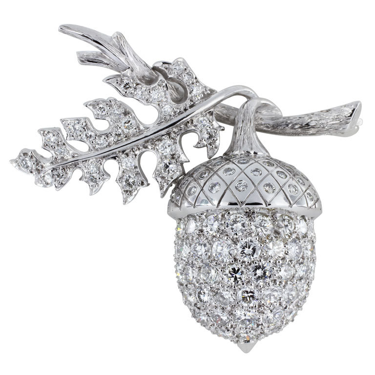 Diamond Acorn Pin di Shreve, Crump & Low .sophiworldblog.com
