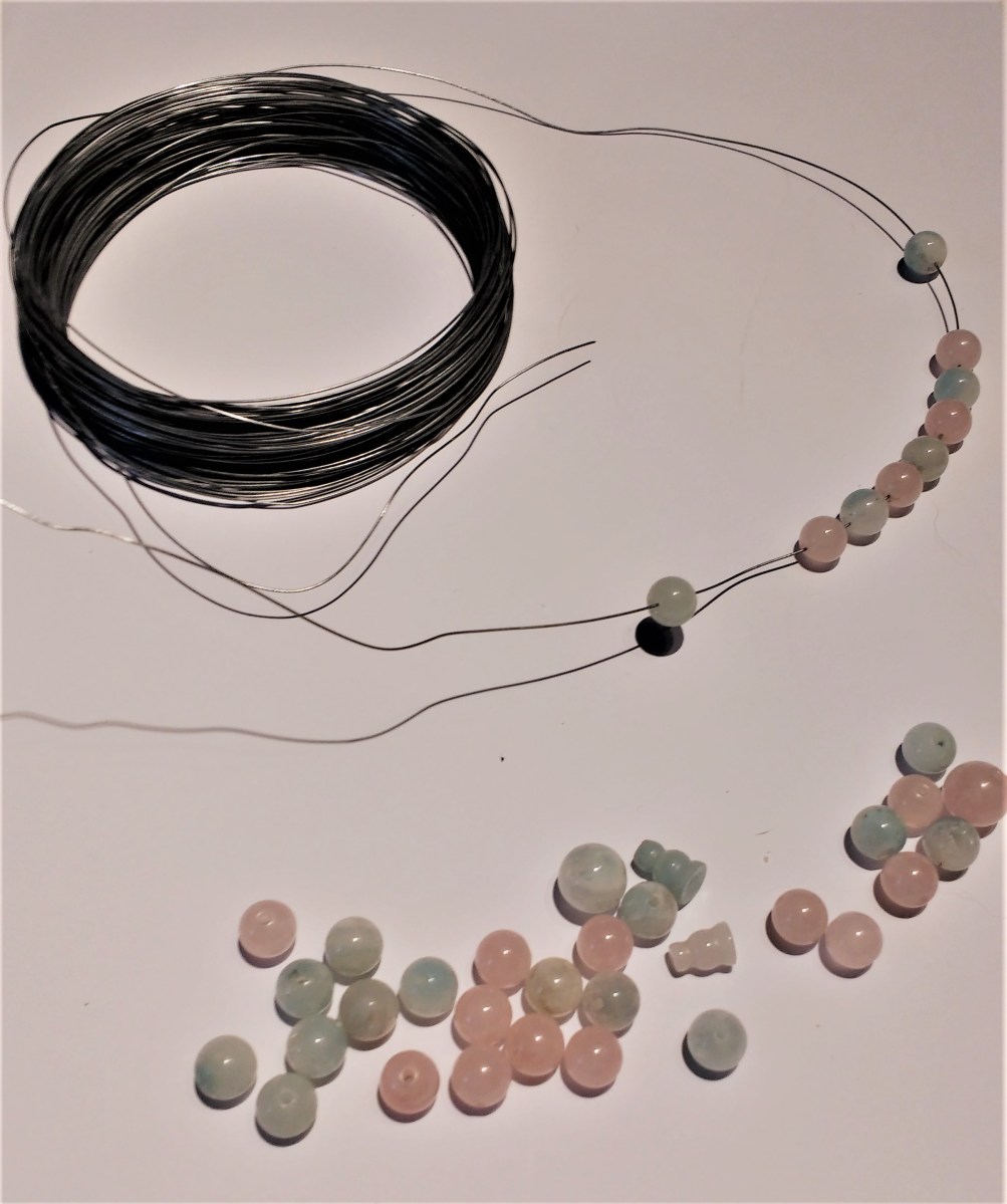 How to diy a tiara. Read more on www.sophiworldblog.com