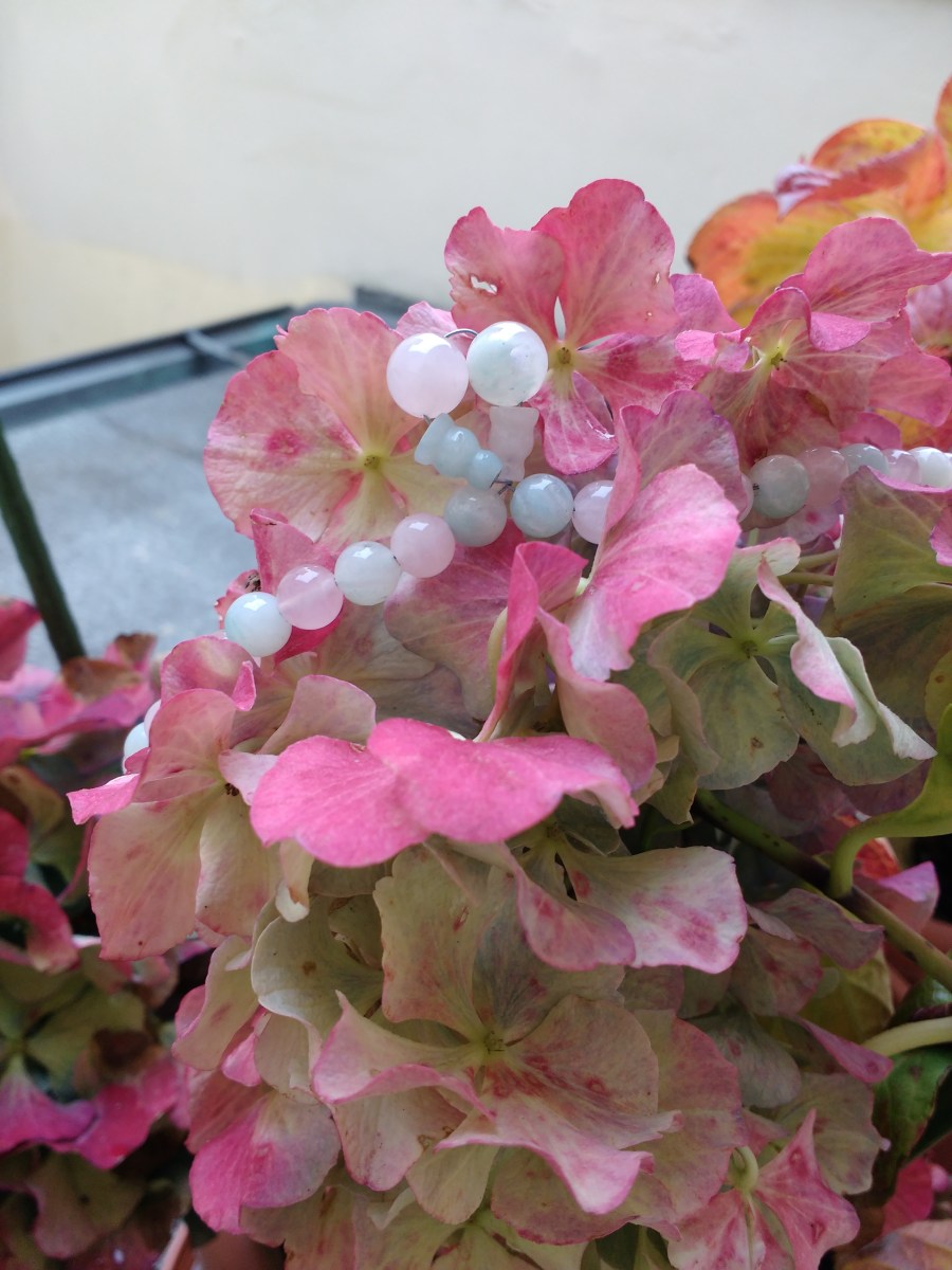 My diyed tiara. How to diy a tiara. Read more on www.sophiworldblog.com