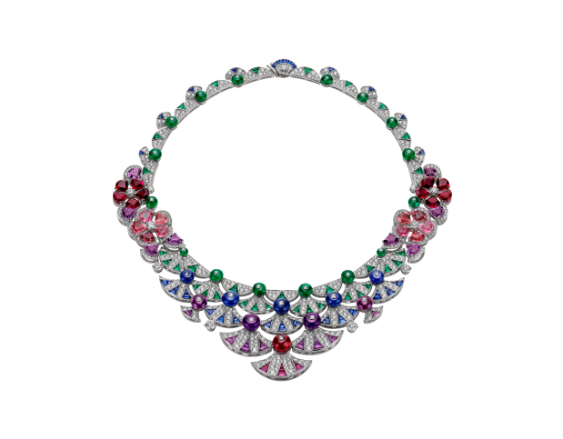 Divas dream nacklace Bulgari. Jewellery to wear on New Year's Eve. Read more on www.sophiworldblog.com