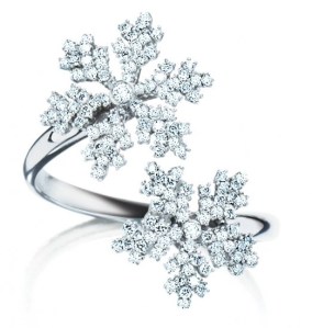 birks-snowflake-double-snowflakes-diamond-ring. Winter Jewellery!Read more on www.sophiworldblog