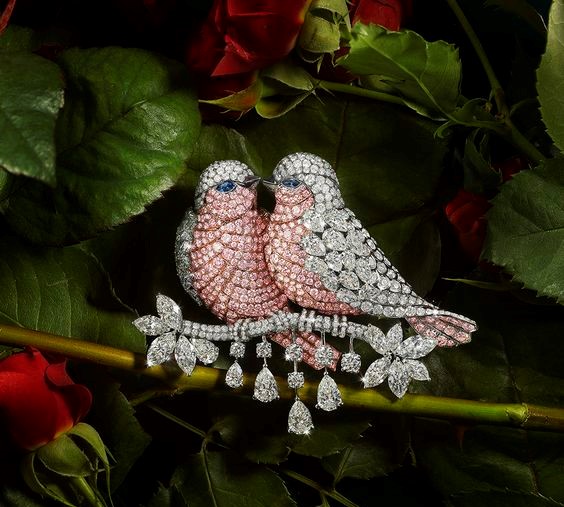 Graff Diamonds Birds Brooch. Valentine's Jewelllery. Read more on www.sophiworldblog.com